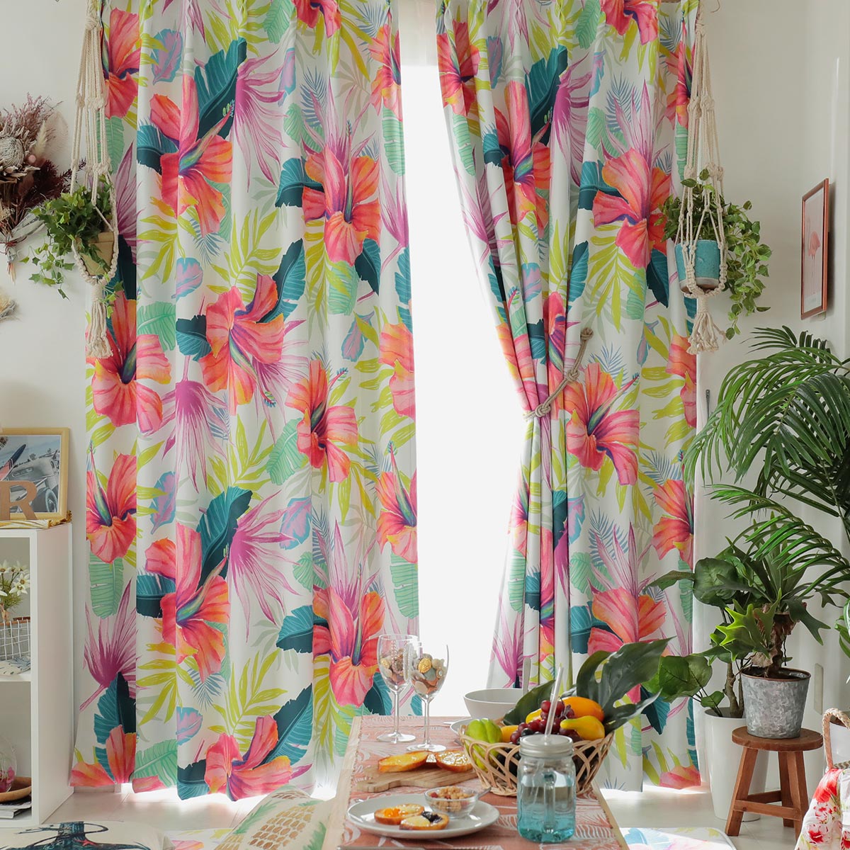 ハワイアンテイストのカーテンで夏の窓をコーディネート！南国リゾート