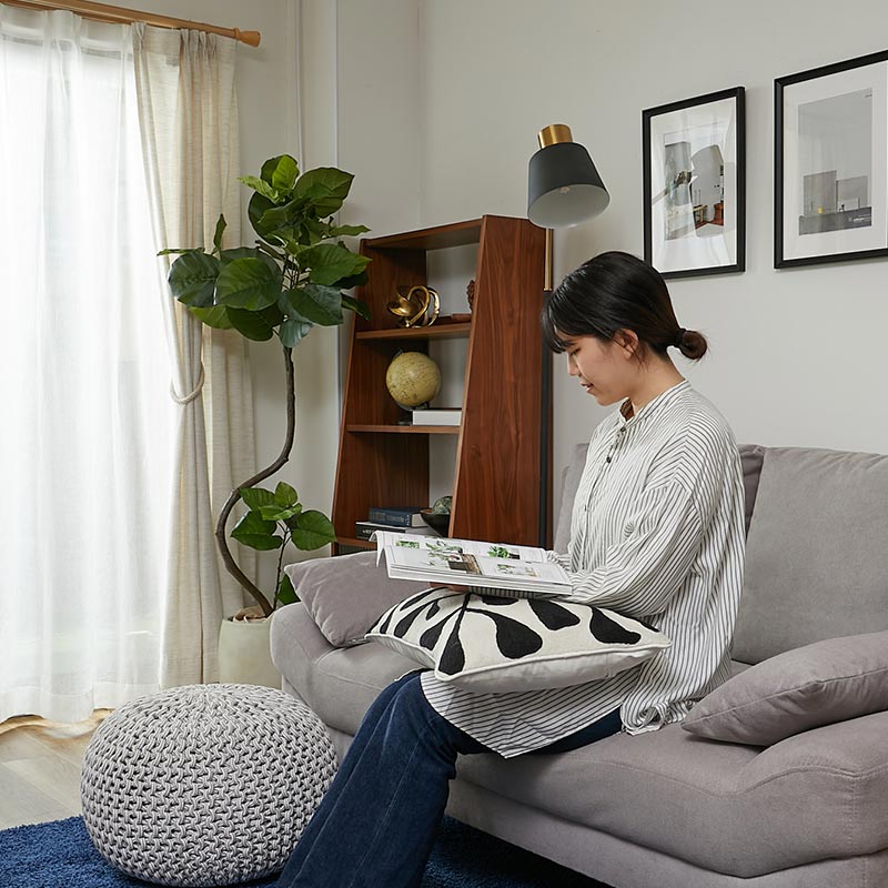 天然素材ウール素材で編まれたハンドメイド刺繍デザインクッション