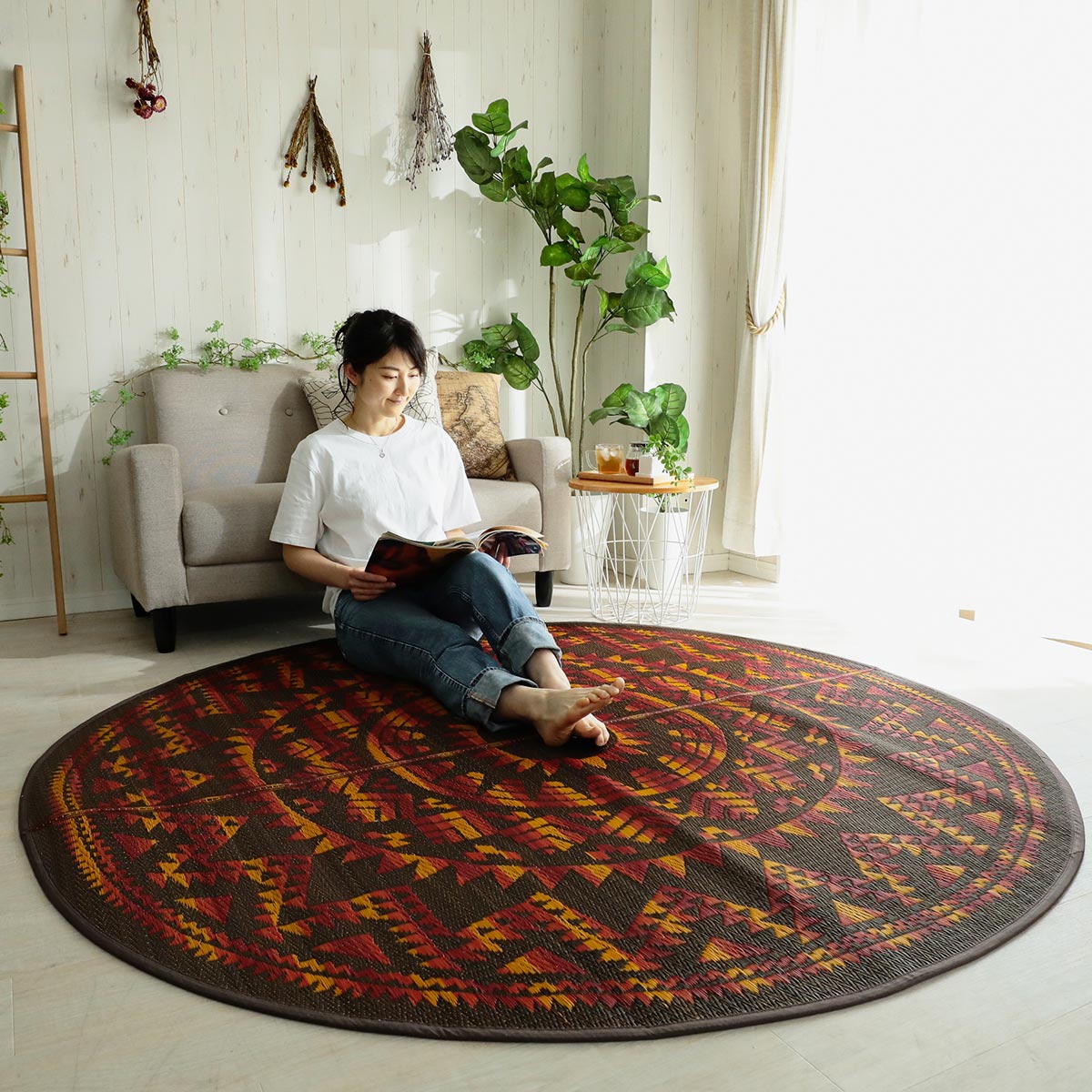 天然素材で涼感アップ！夏におしゃれなアステカ柄のい草ラグ『テオティ