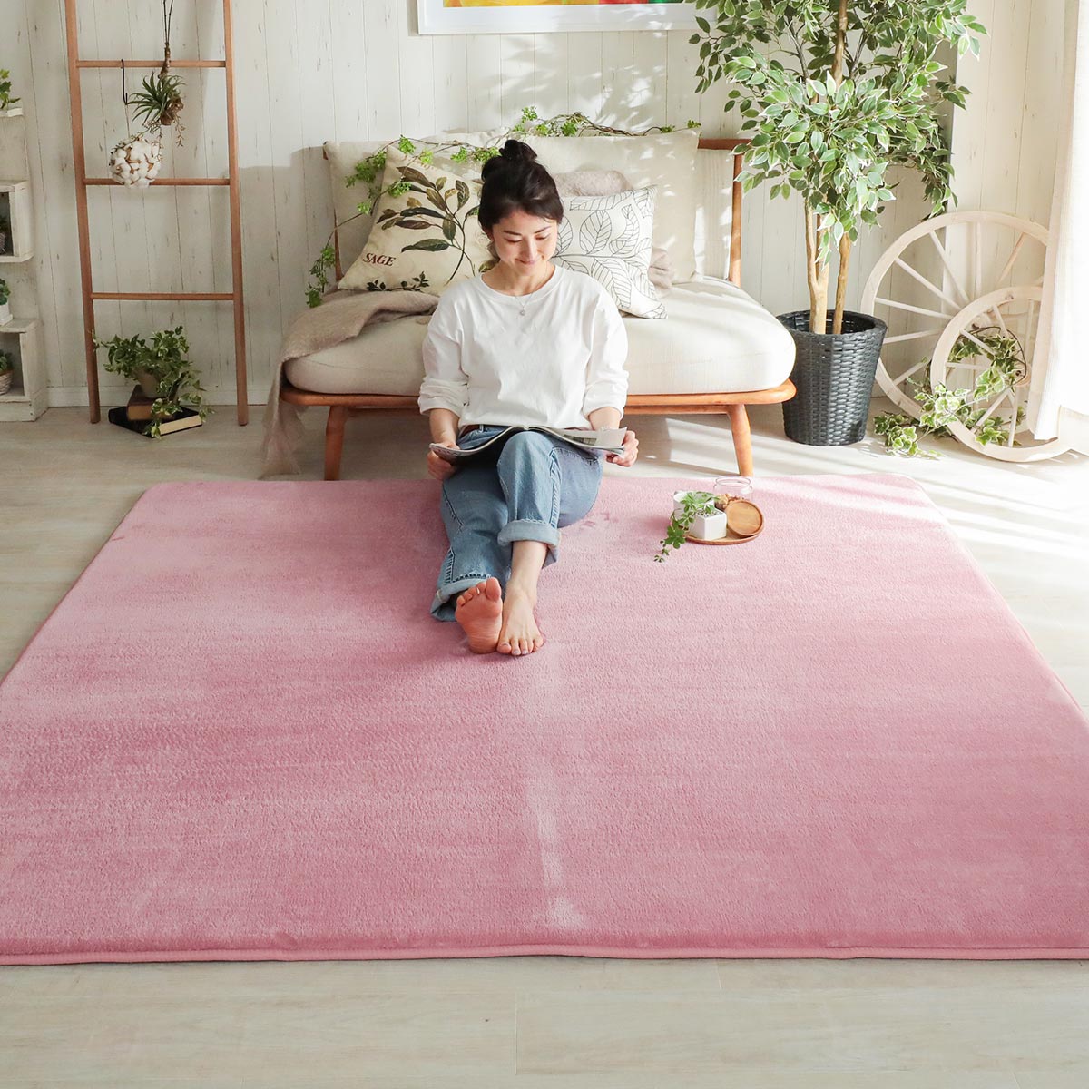 くすみピンクのラグ7選【大人かわいい】おしゃれインテリアのポイント