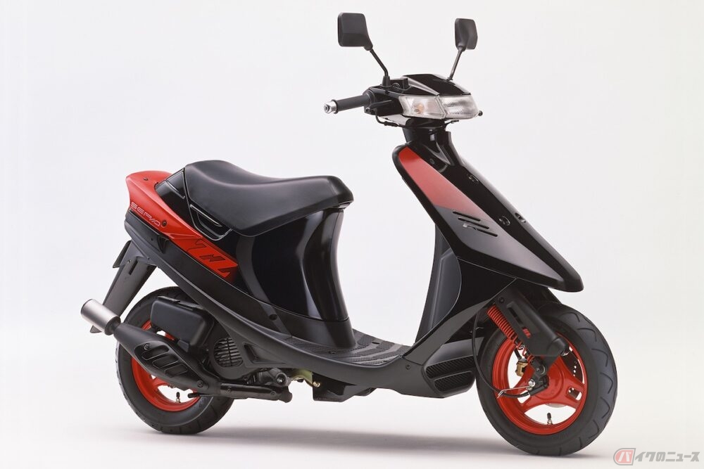 かつてスクーターに備わっていた「羽」ってどんな装備？ | バイクの