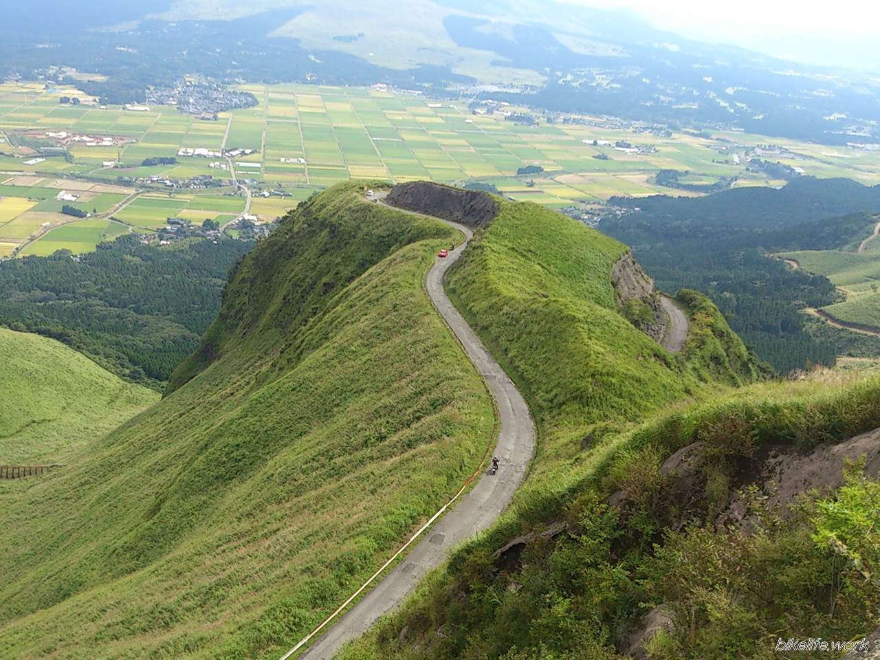 熊本の阿蘇はミルクロードからのラピュタの道