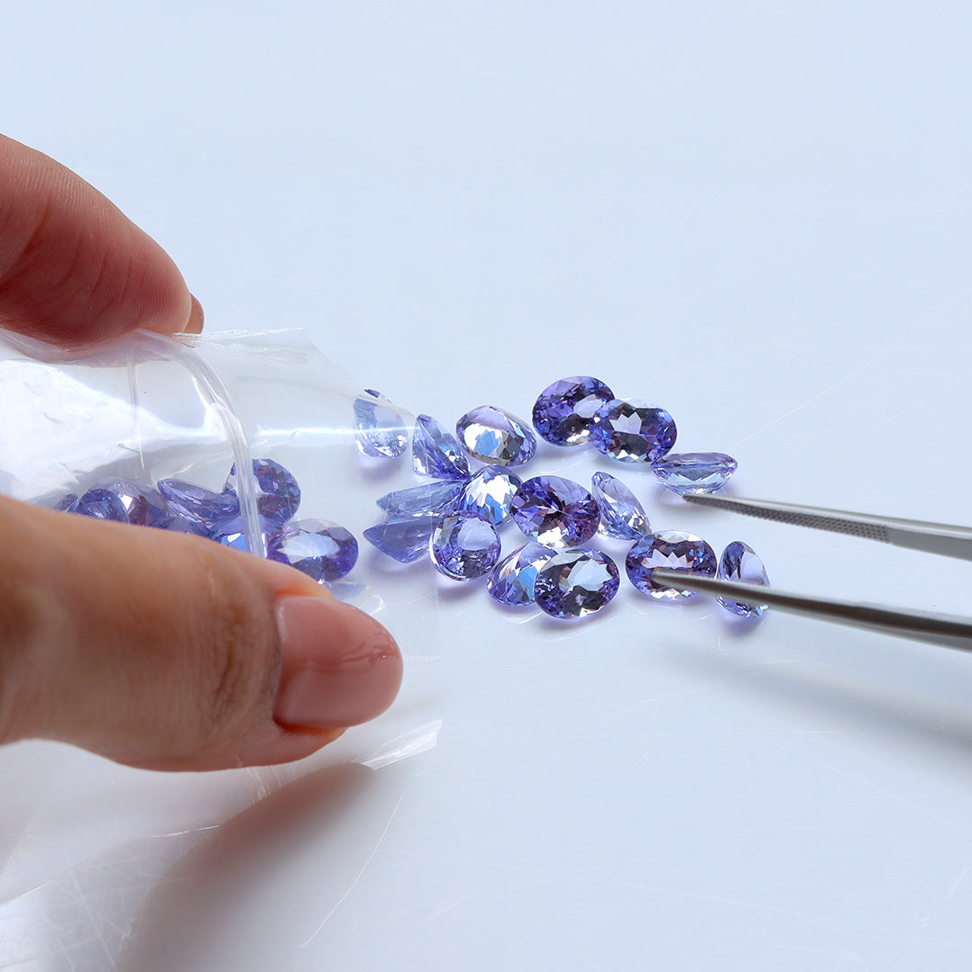 ビズー公式】タンザナイト(ラベンダーカラー) K18(18金)ペンダント