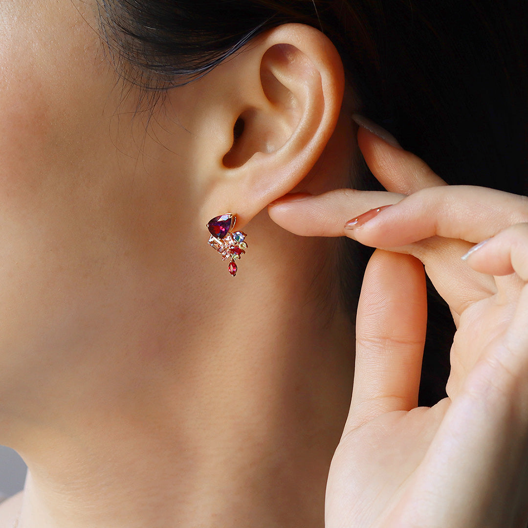 ビズー公式】ロードライトガーネット×マルチカラージュエル K18ピアス