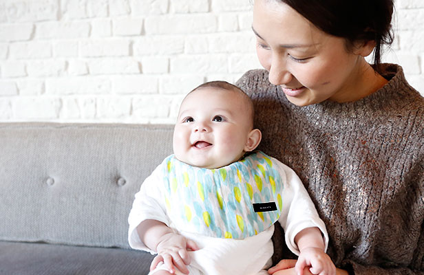 月齢ごとに違う！？スタイ（よだれかけ）の選び方 | nunocoto