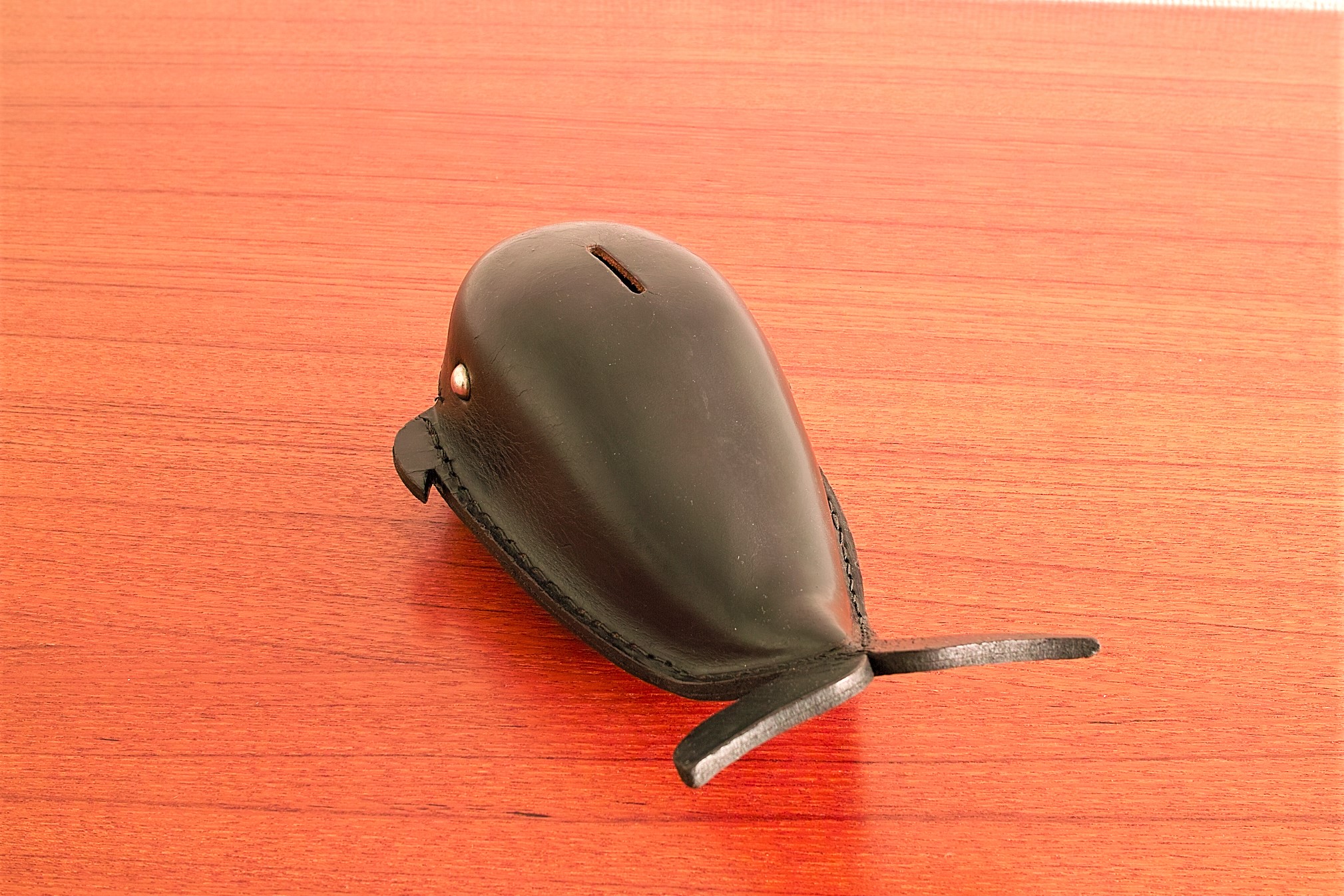 No.7001「ヌメ革の貯金箱〈クジラ〉：鴻池製作所」SOLD | ボルトナット