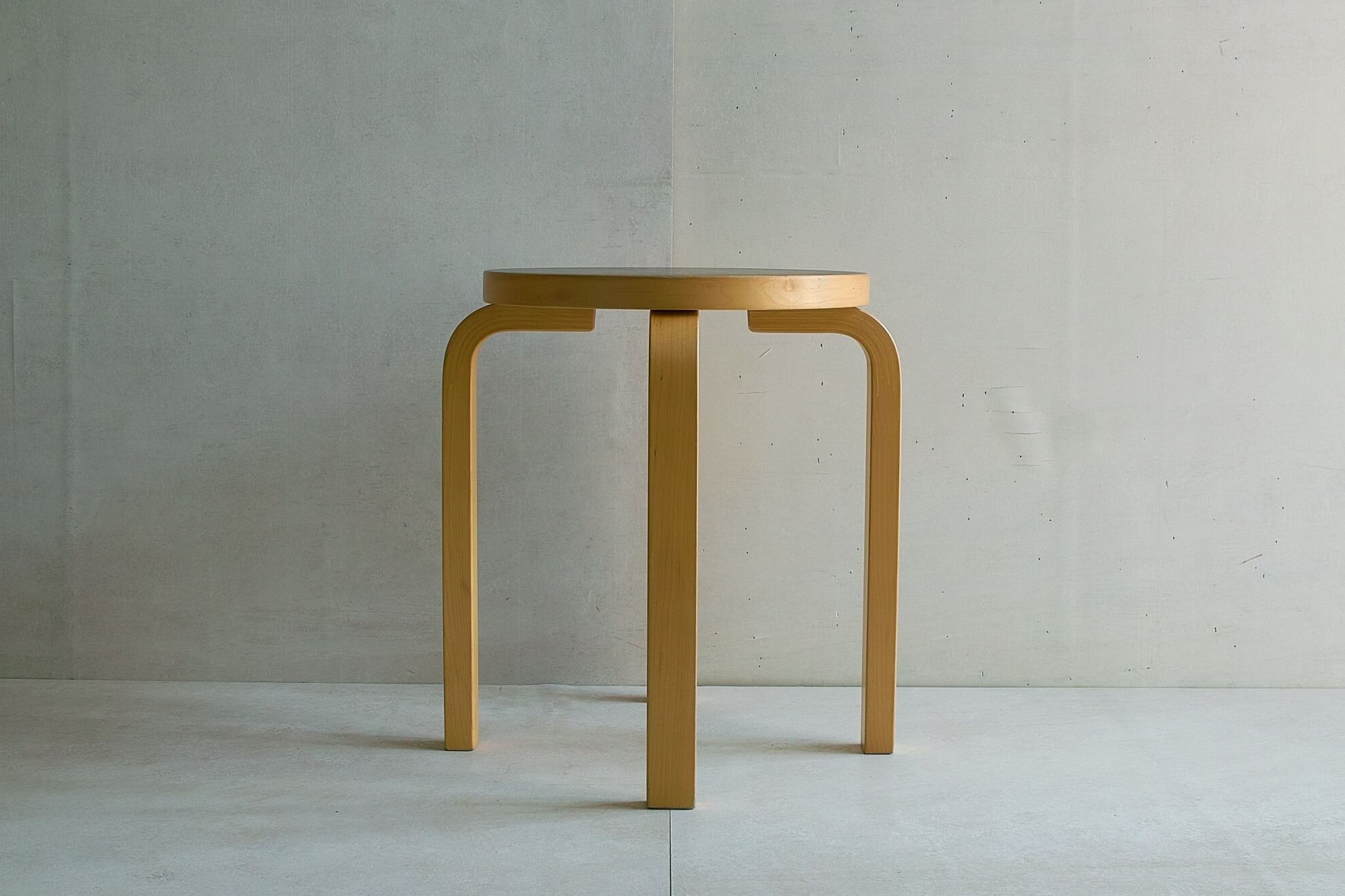 No.7657「Artek スツール〈E60〉：アルヴァ・アアルト / フィンランド