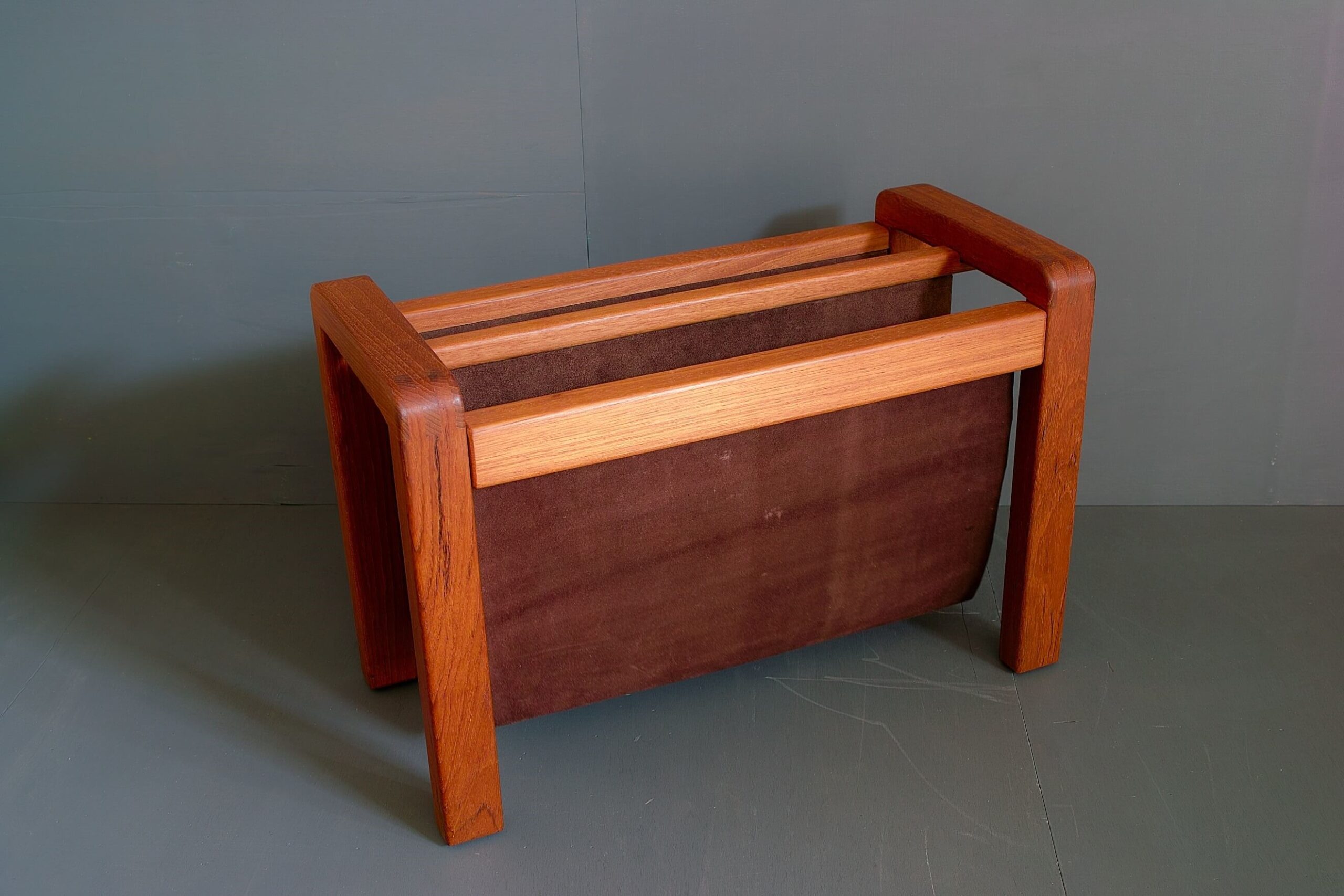 No.7783「チーク×スウェードマガジンラック：SALLING STOLEFABRIK