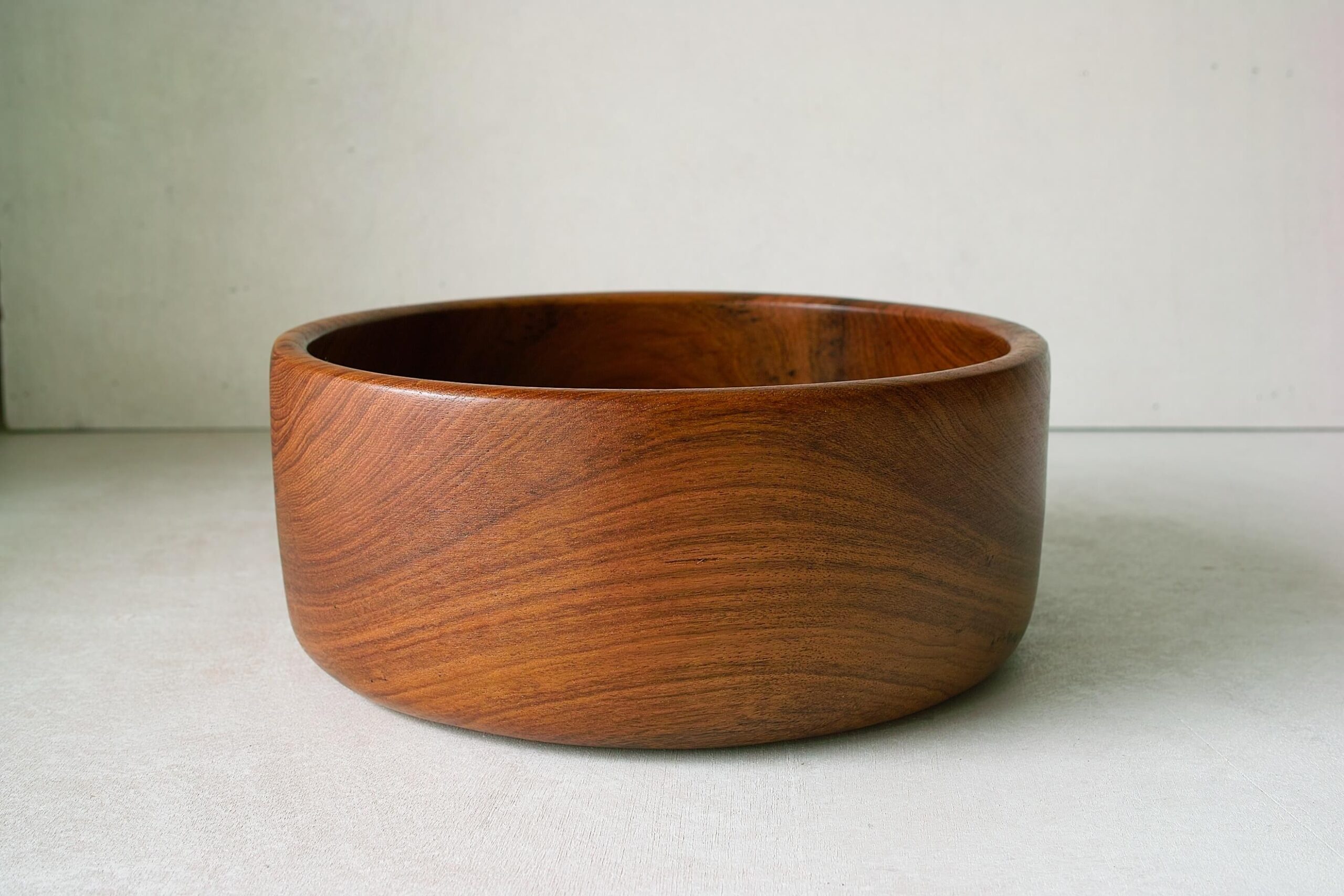 No.7722「チークの大きなボウル：無垢材 削り出し」（直径25.5cm）SOLD