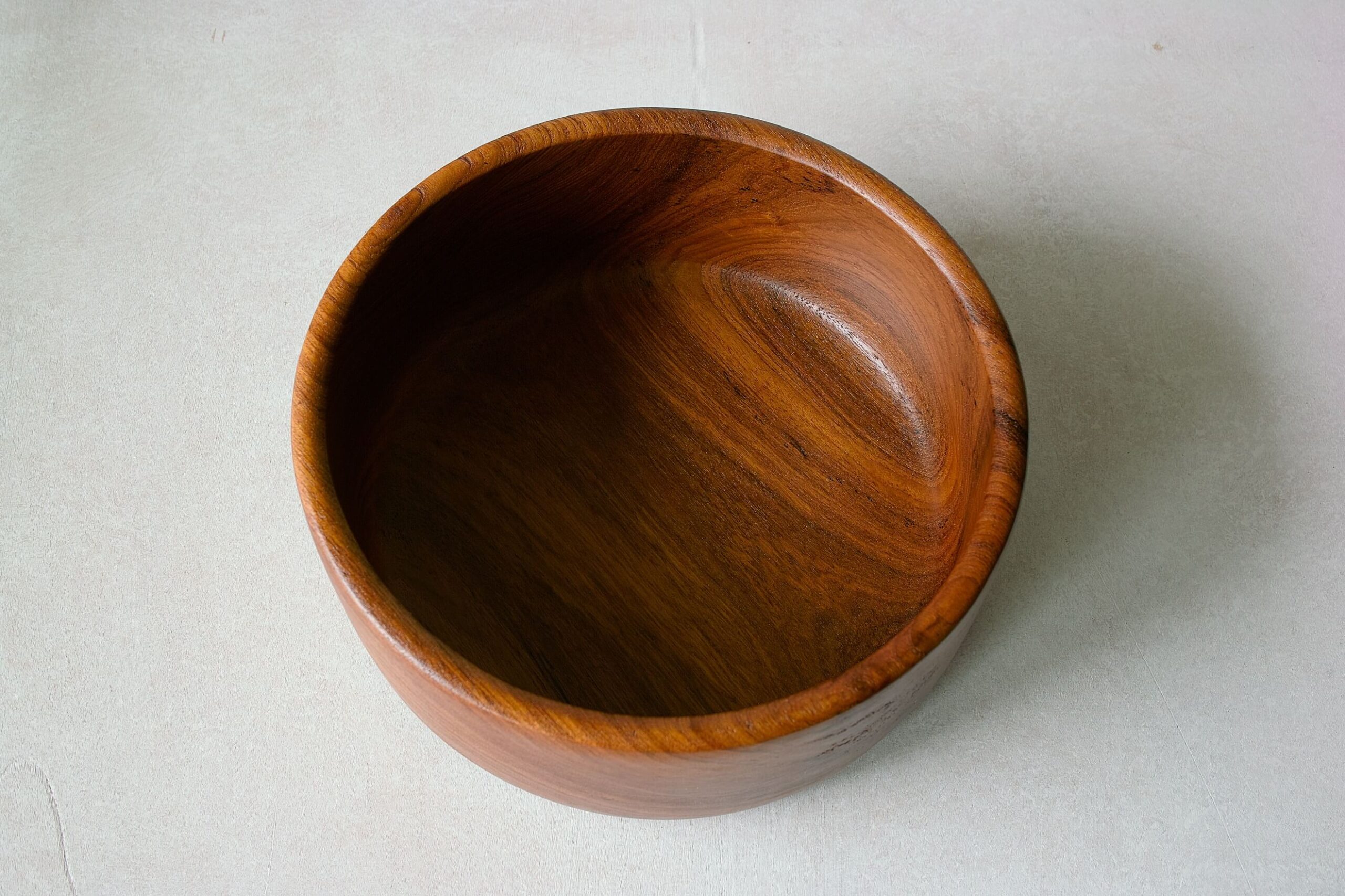 No.7722「チークの大きなボウル：無垢材 削り出し」（直径25.5cm）SOLD