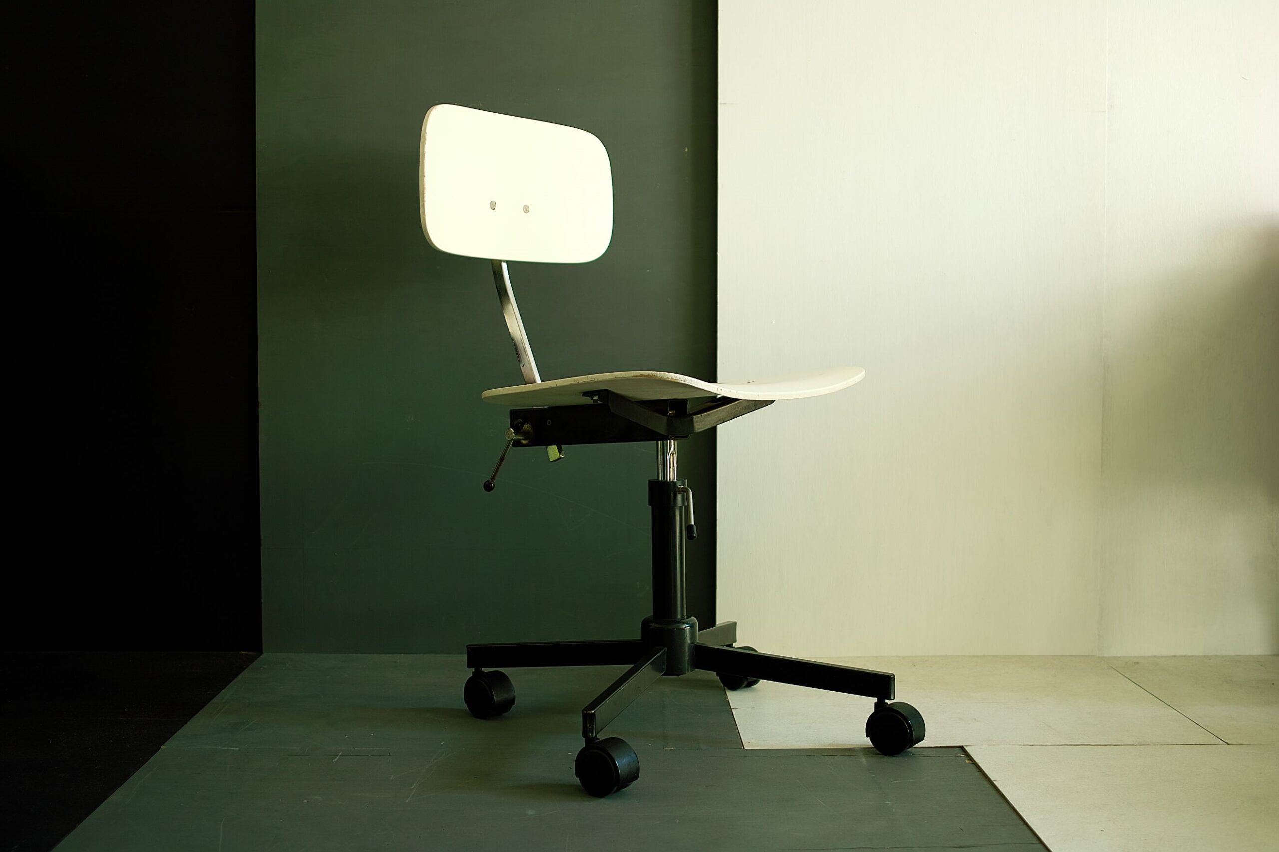 No.8410「デスクチェア〈STOLE-112〉：RABAMI」SOLD | ボルトナット