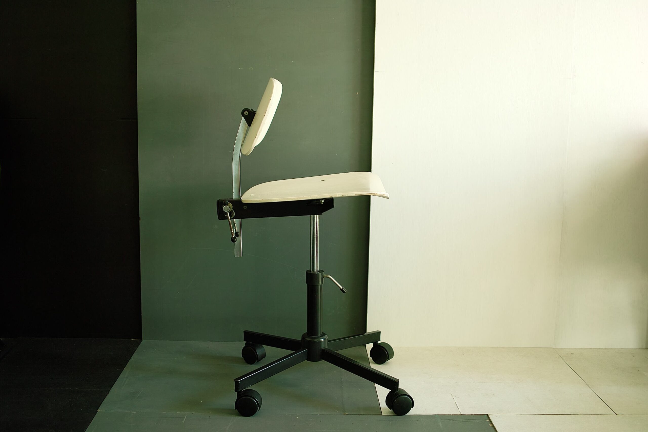 No.8410「デスクチェア〈STOLE-112〉：RABAMI」SOLD | ボルトナット