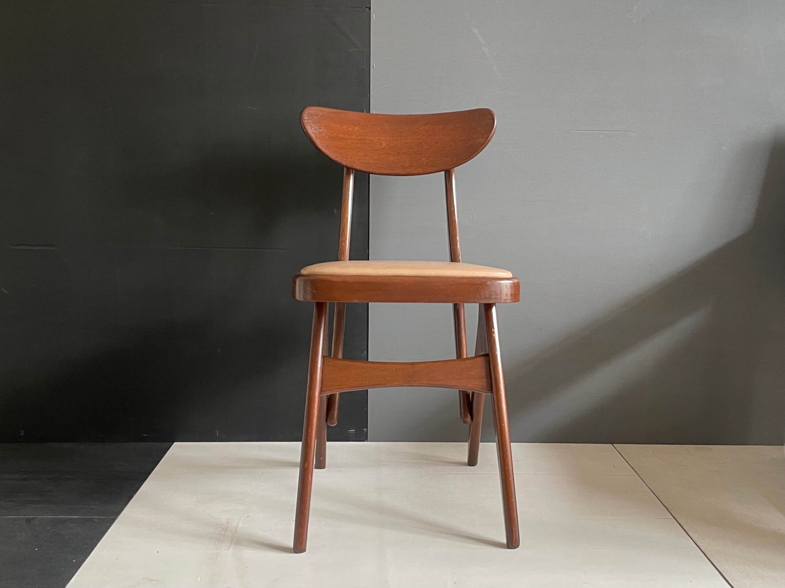 No.9809「ヴィンテージデルタチェア：マルニ木工」SOLD | ボルトナット