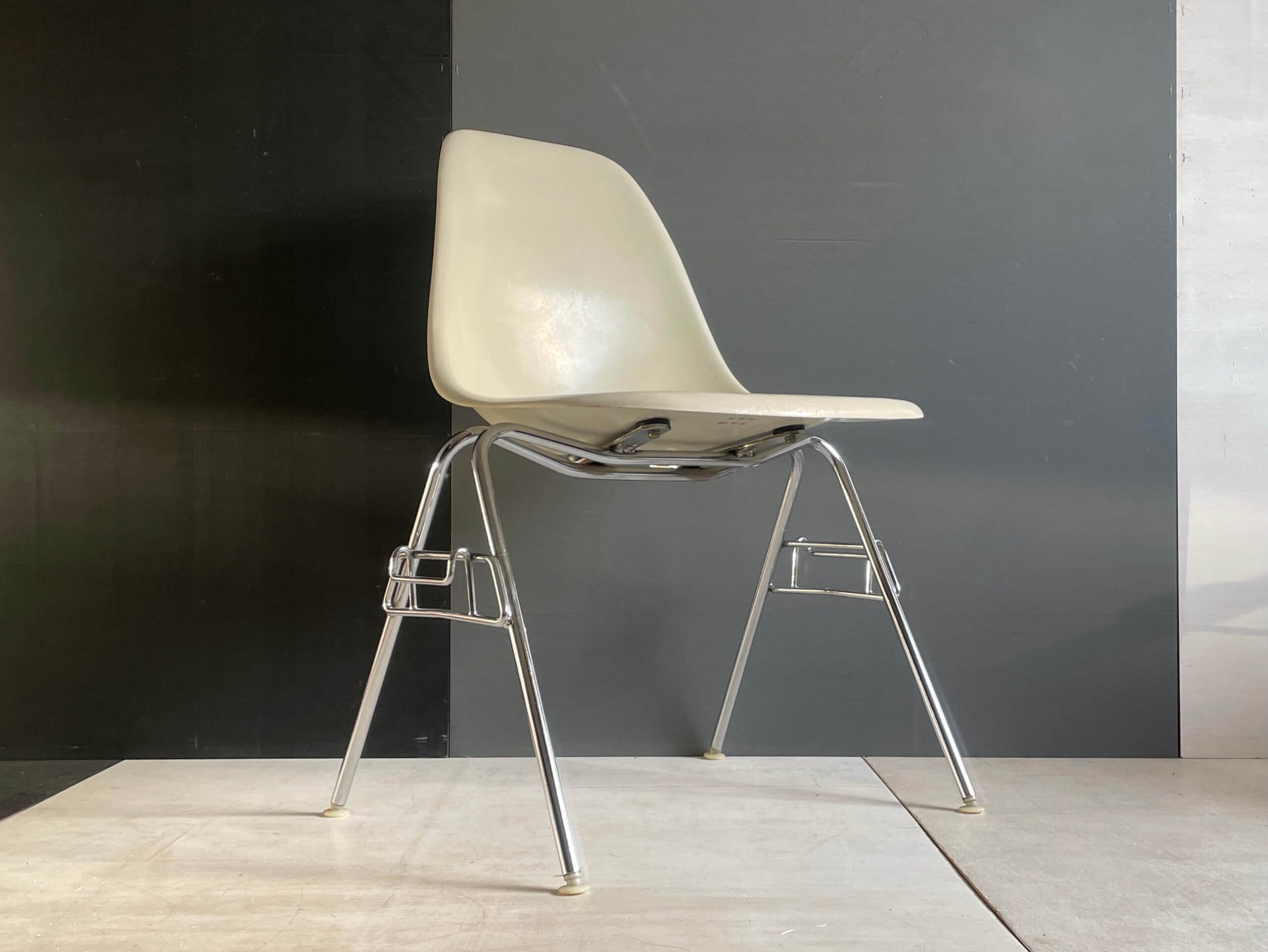 No.7661A「Herman Miller〈サイドシェルチェア〉FRP：イームズ」1980年