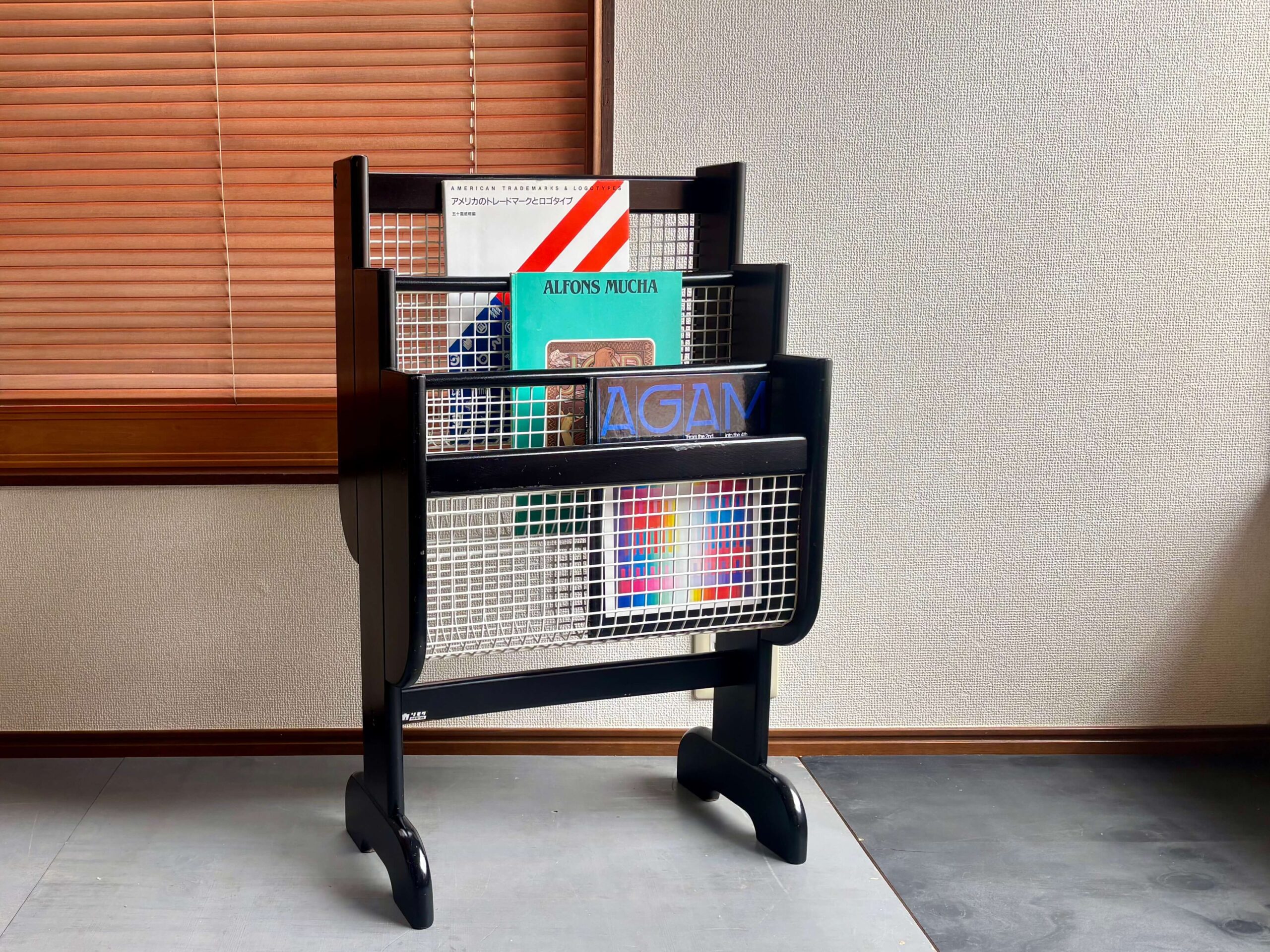 No.11340「カリモク マガジンラック」高さ79.5cm SOLD | ボルトナット