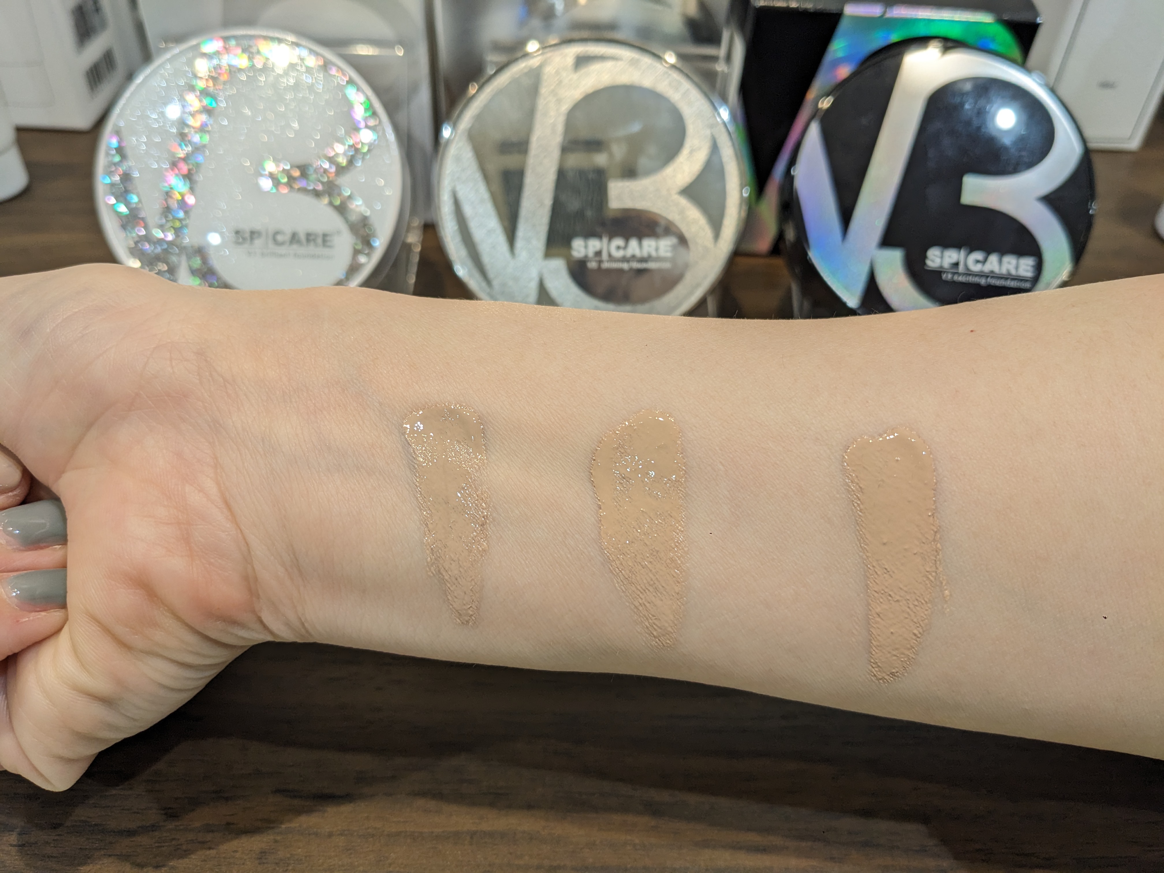 V3ファンデ、お色味の違い | ボリスビアン