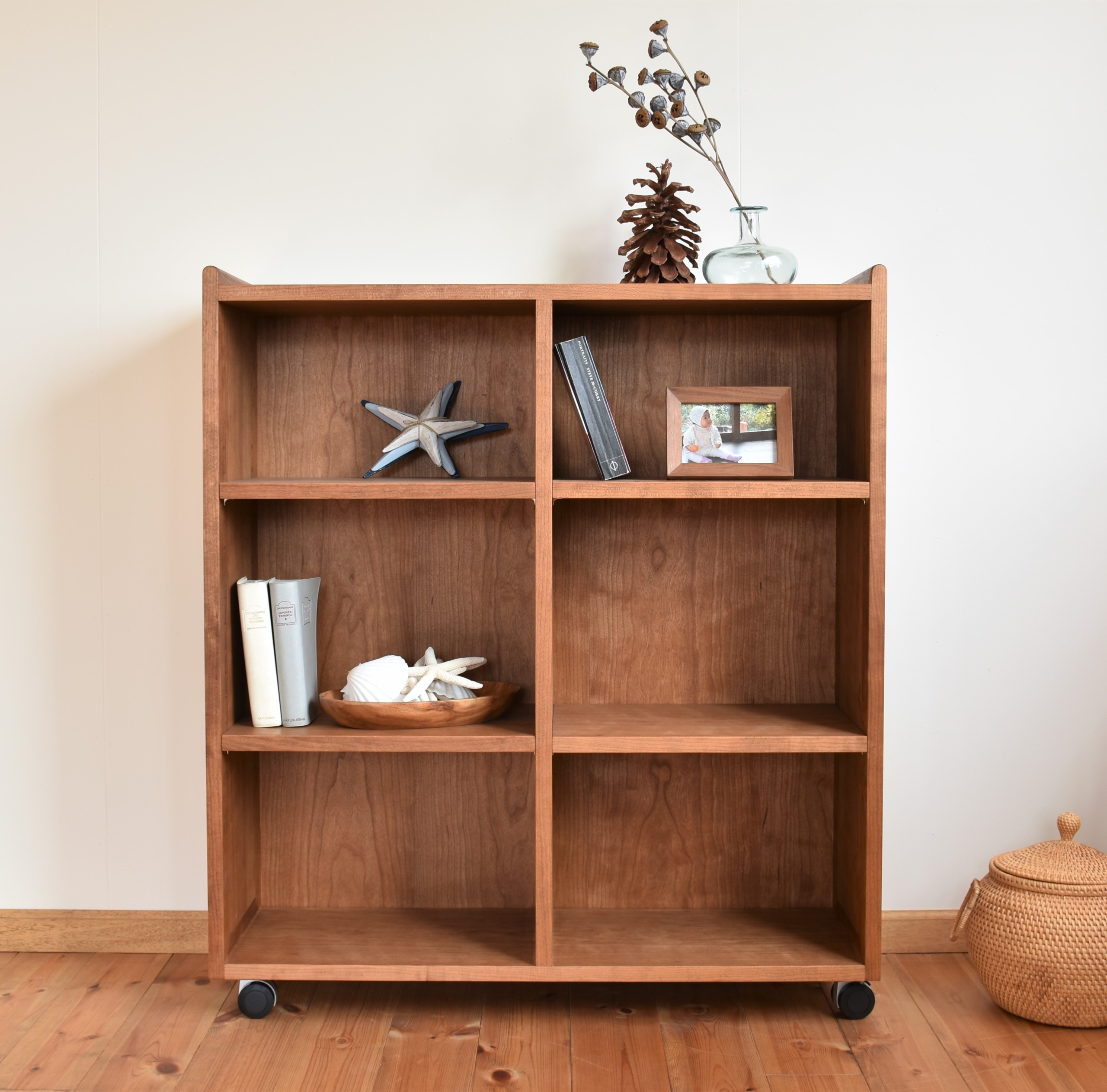 天然木「チェリー」キャスター付き本棚 | Both（ボウス）