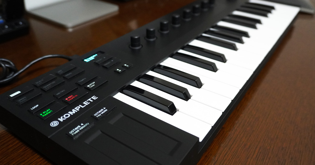 Komplete Kontrol M32レビュー | 小型で高性能なMIDIキーボードの魅力