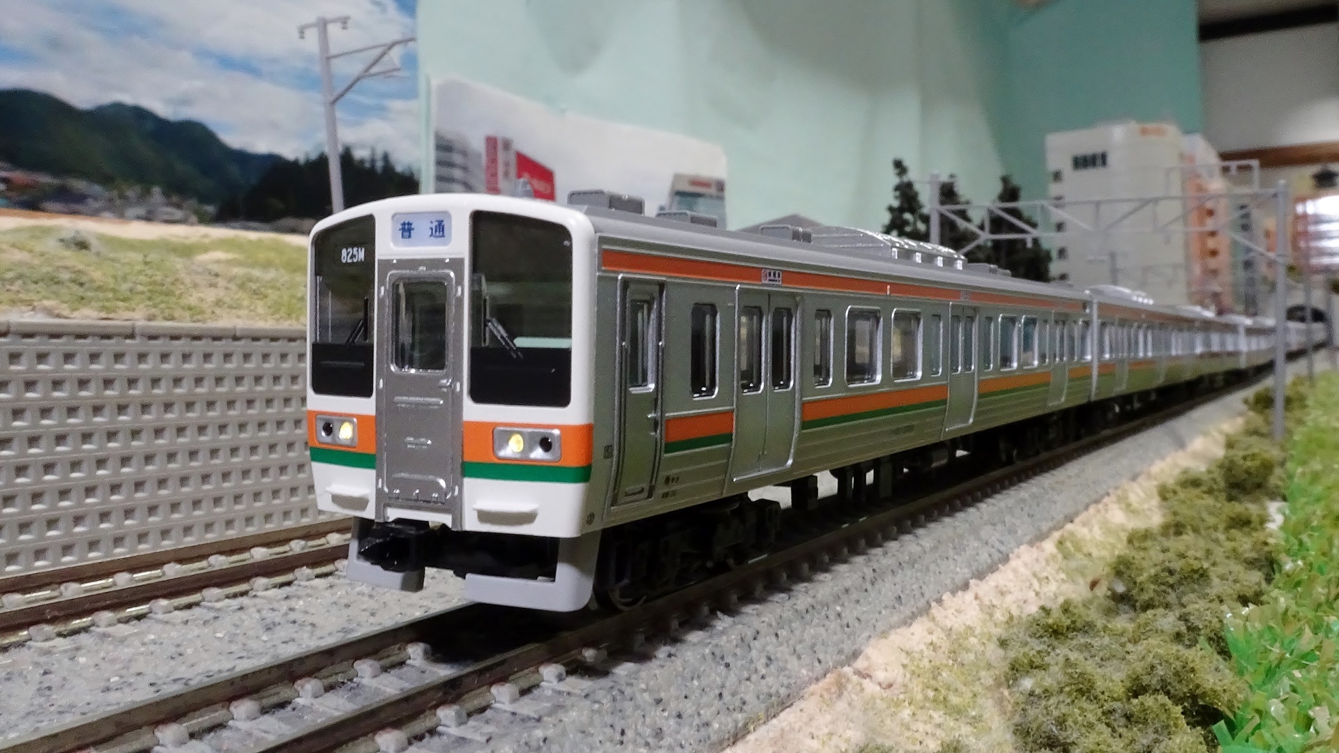 新車入線】KATO 211系0番台 国鉄仕様 - ビスタ模型鉄道（エヌゲージ日記）