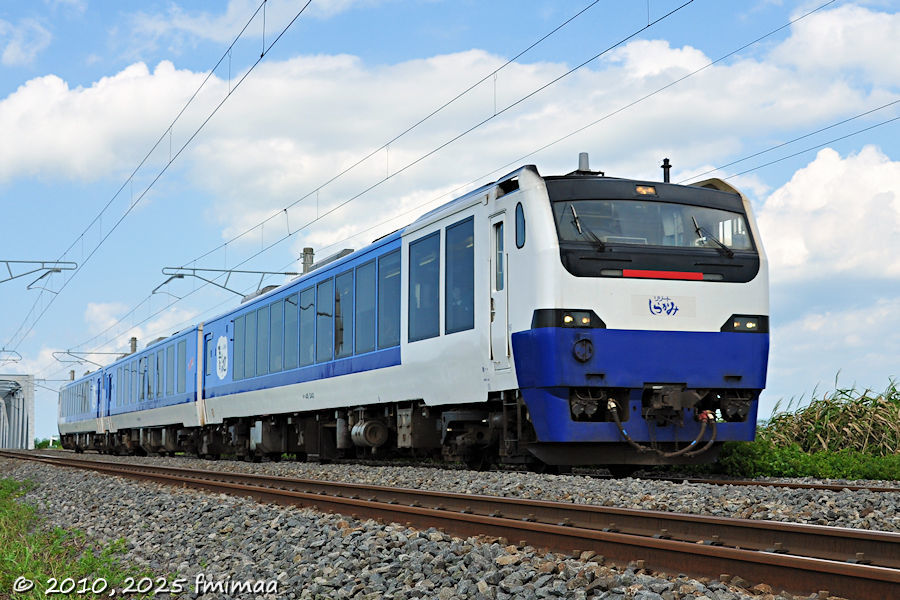 キハ48形 リゾートしらかみ「くまげら」編成 入線 - ナマケモノ写真館