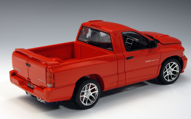 トランスフォーマーバイナルテック コンボイfeat.DODGE RAM SRT-10