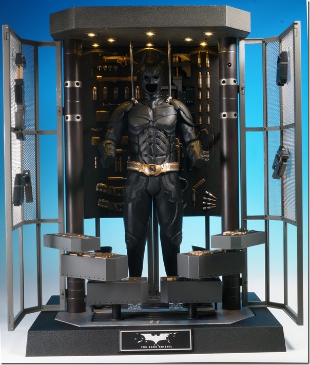 ホットトイズ ダークナイト アルフレッド・ペニーワース&バットスーツ