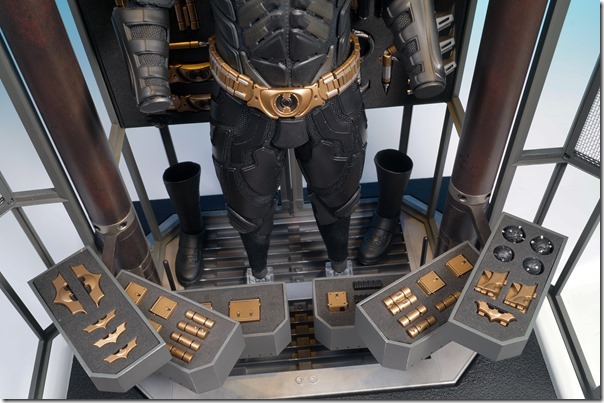 ホットトイズ ダークナイト アルフレッド・ペニーワース&バットスーツ