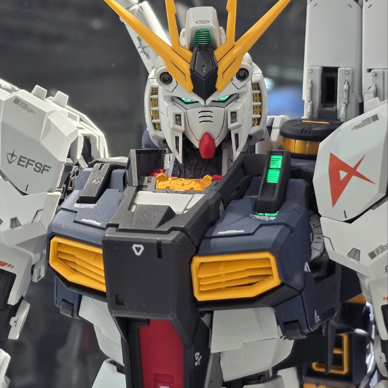 PERFECT GRADE UNLEASHED 1/60 νガンダムとPG UNLEASHED 1/60 ν