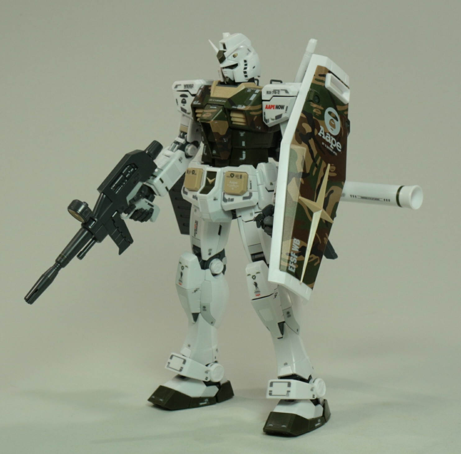 MG 1/100 AAPE RX-78-2ガンダム GRN-CAMO のご紹介！ - 先人に続け！お