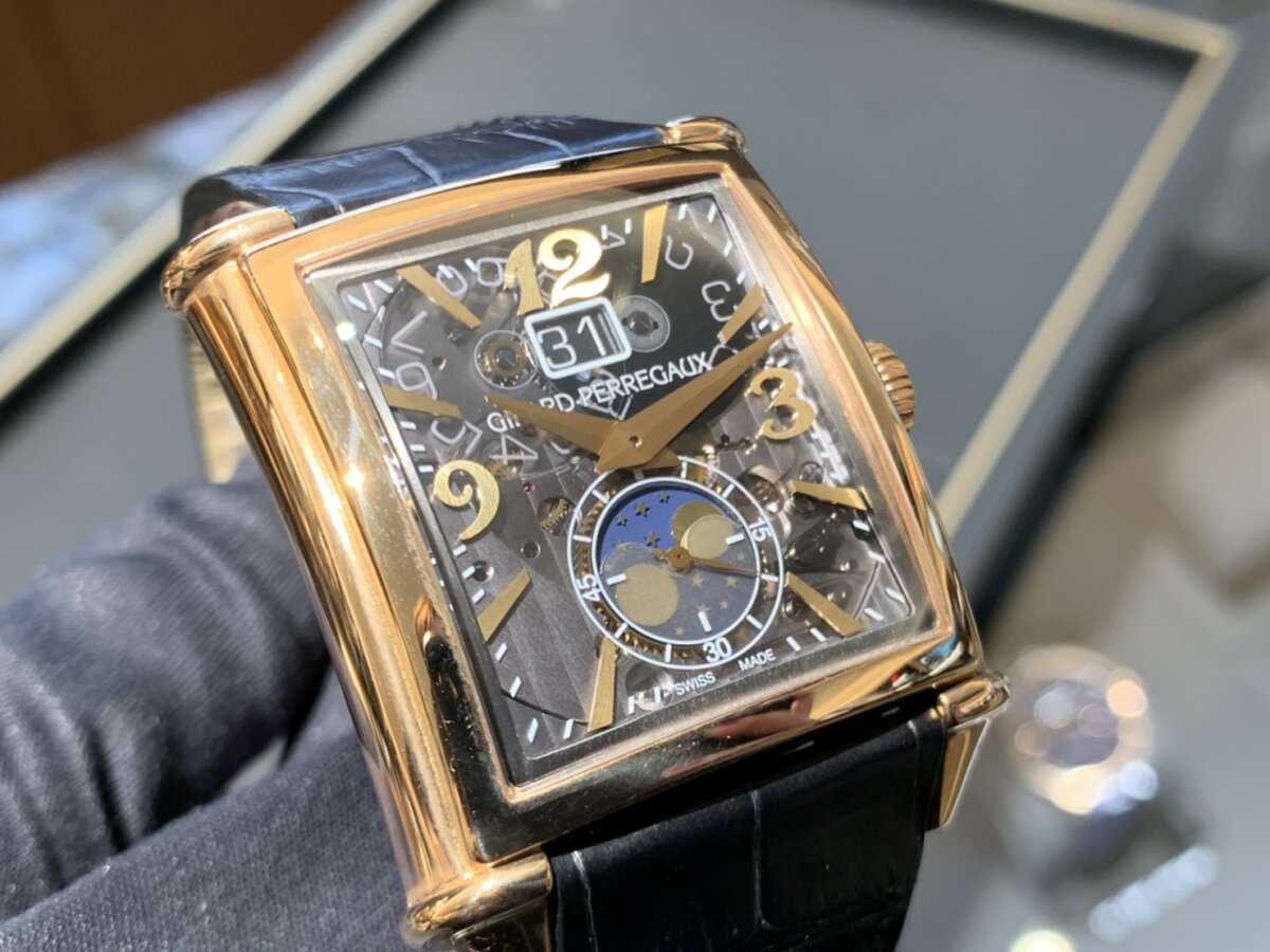 ジラール・ペルゴ】スケルトン文字盤に浮かぶ幻想的な月