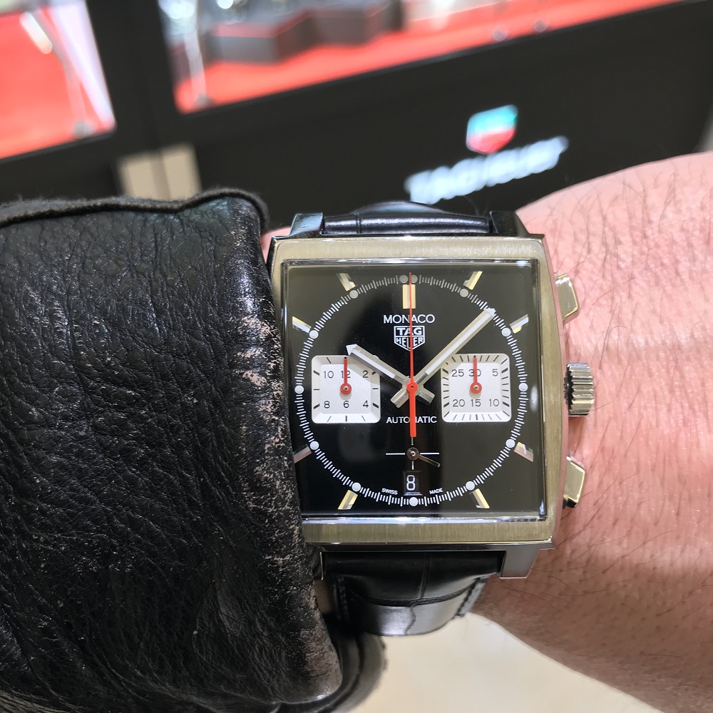 タグ・ホイヤーより、ライダース革ジャンと相性の良いモデル”モナコ