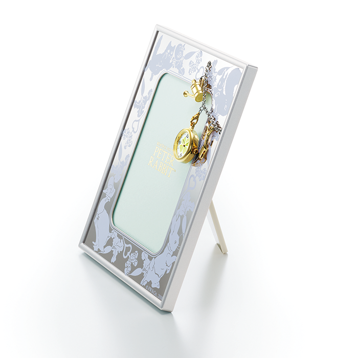 ピーターラビット時計付きフォトフレームとアクセサリートレイが登場