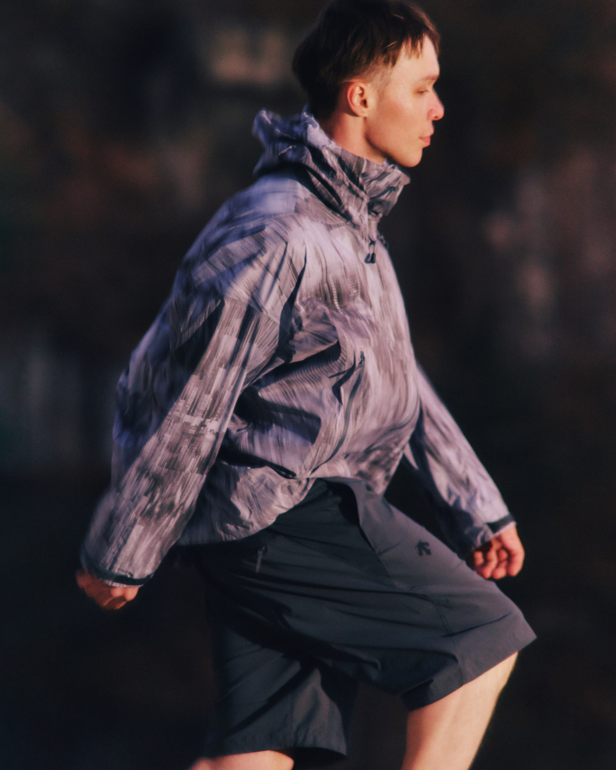 News＞DESCENTE ALLTERRAIN 81 から山と都市の景観をコラージュした