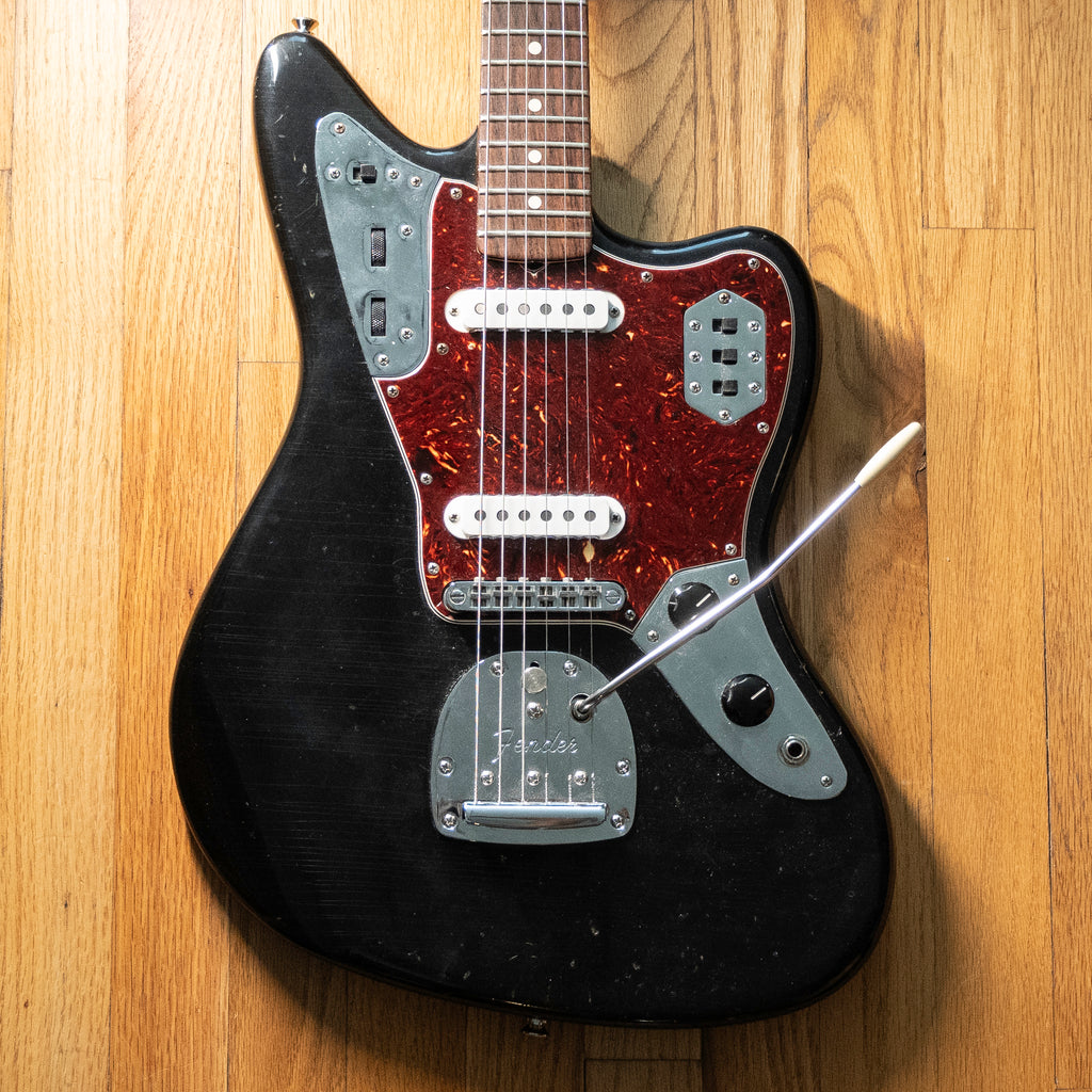 Fender Classic Player Jaguar Black Nitro Aged Refin – Black Bobbin