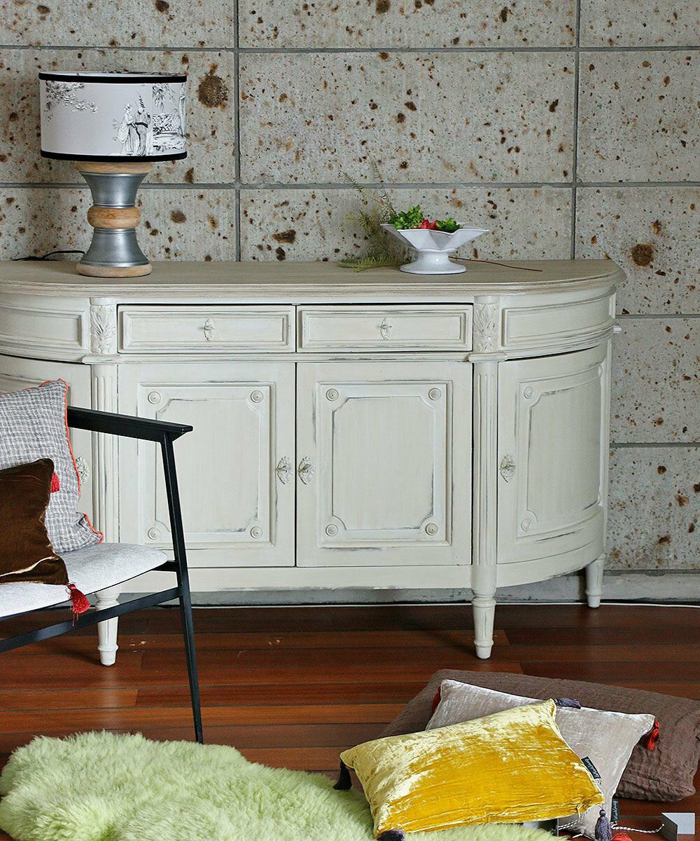 キャビネットで叶える、狭くても素敵なフレンチインテリア