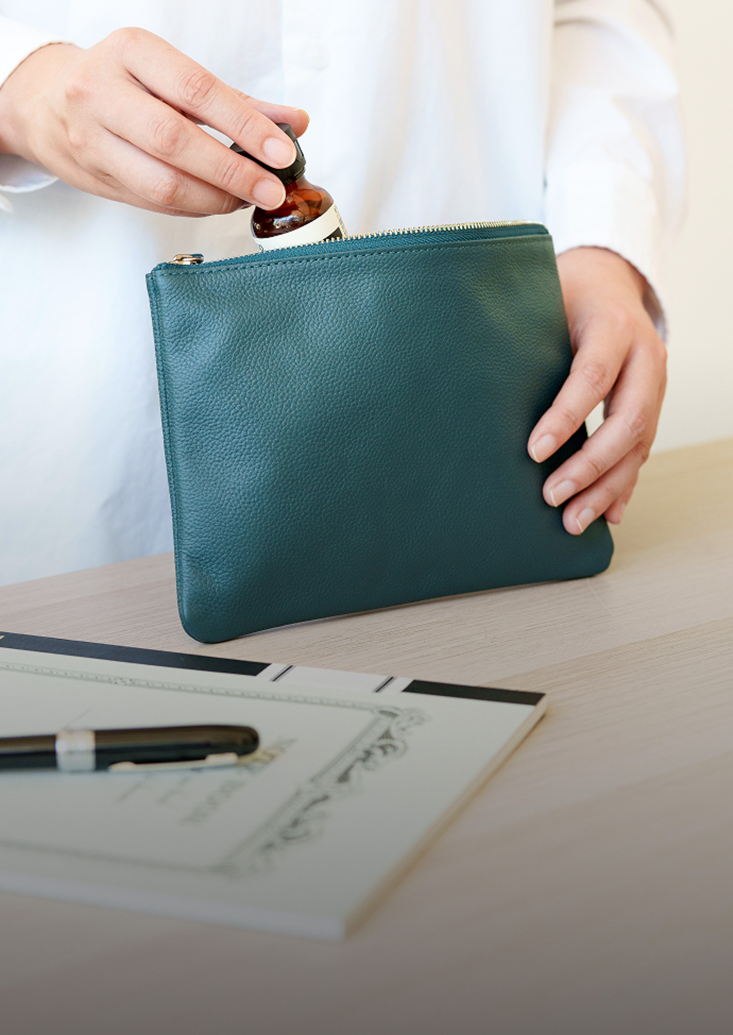 フラットポーチ M｜LIB