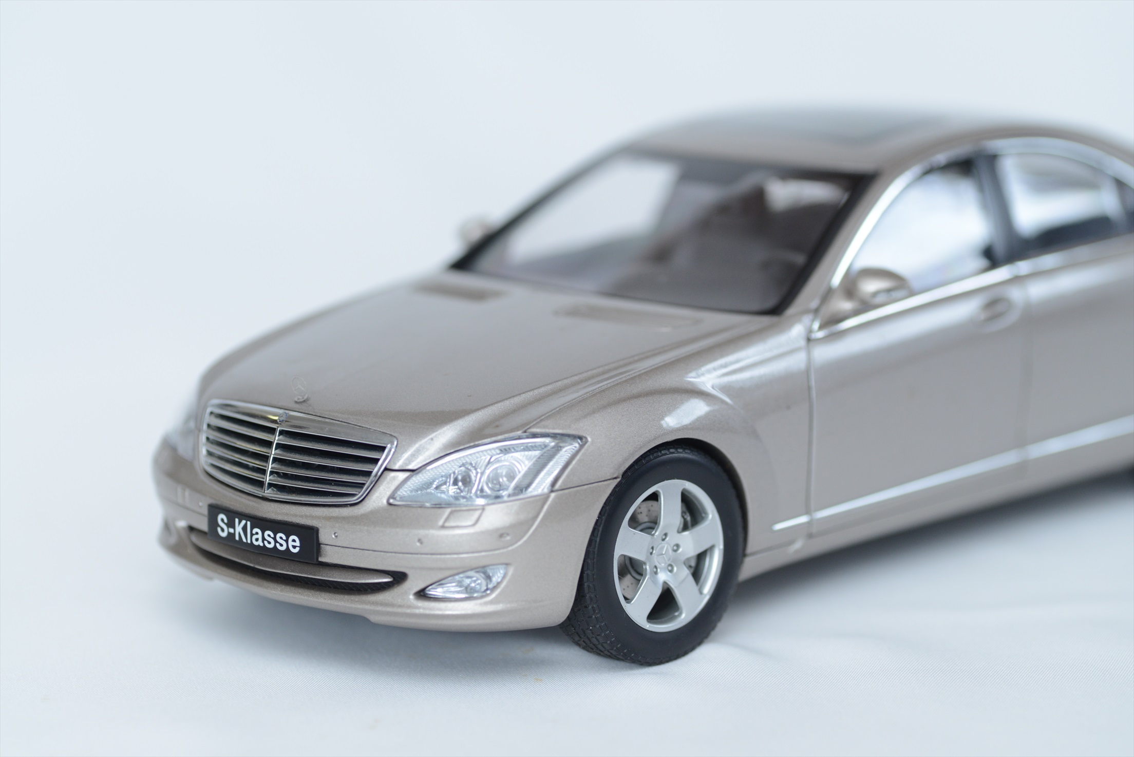 AutoArt 1/18 メルセデスベンツ Sクラス SWB S500 (W221) | 銀の備忘録