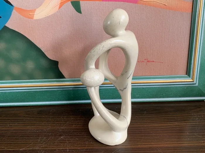 アフリカン ソープストーン ダンス ハグ 置物 スカルプチャー