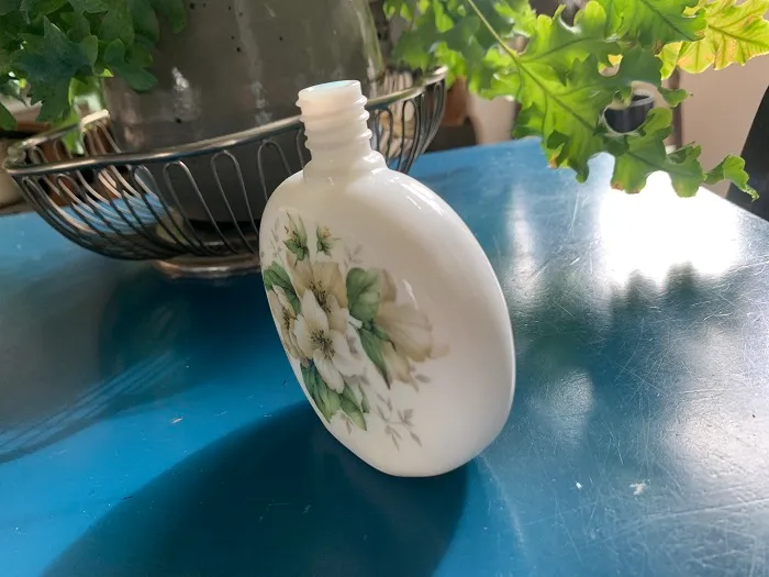 SOLDOUT-ドイツ 70s 白いお花 香水瓶 空きボトル 花瓶 ミルクガラス