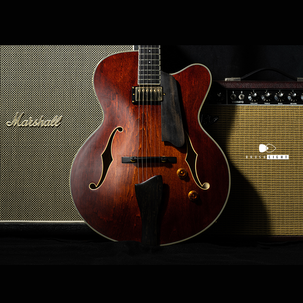 Brush eight / 【SOLD】Eastman Guitar AR-403CE “Antique Red”