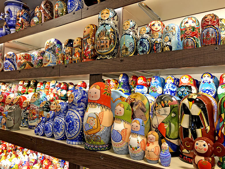 サンクトペテルブルクでロシア雑貨を巡る旅、マトリョーシカとホフロマ
