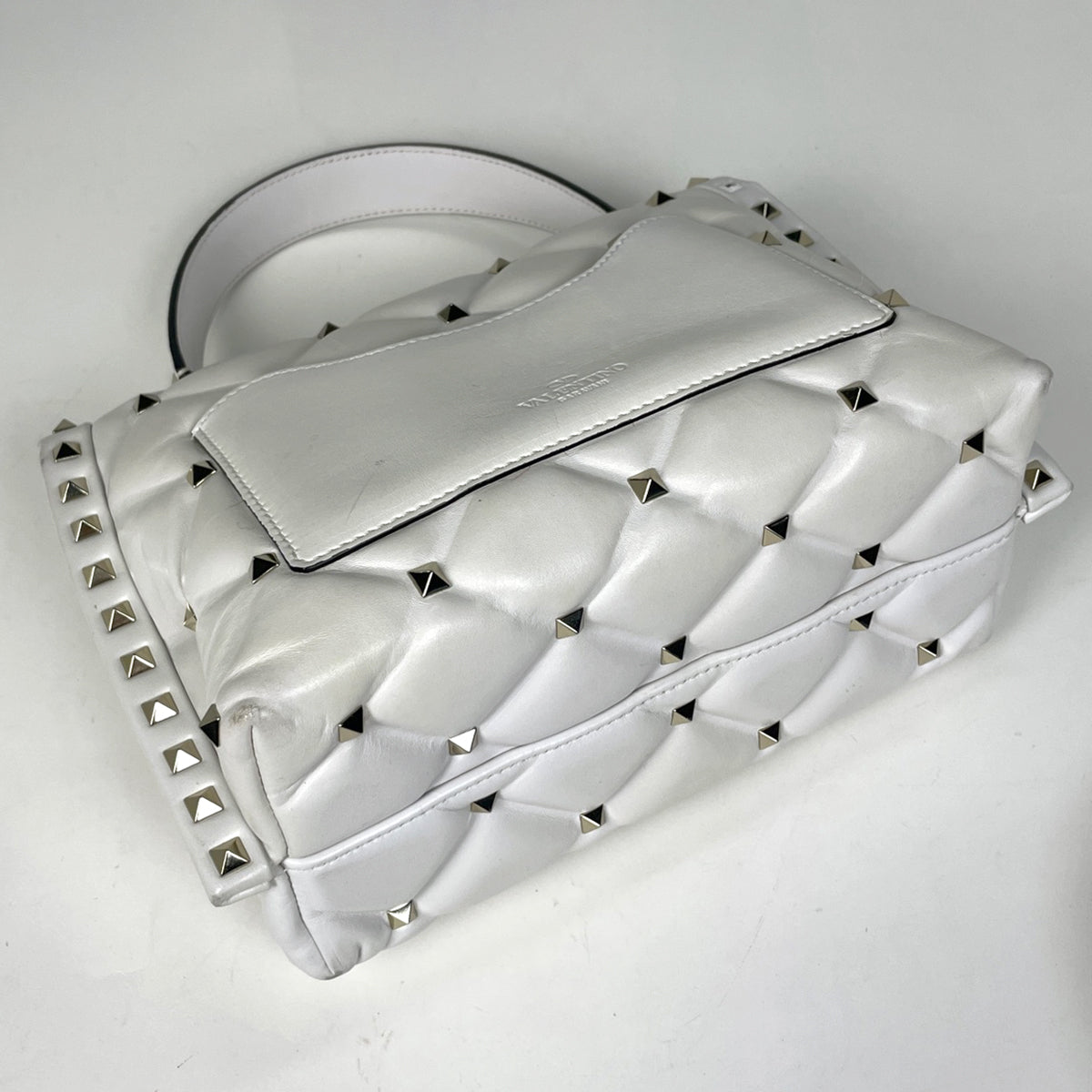 ヴァレンティノ・ガラヴァーニ ロックスタッズ ハンドバッグ