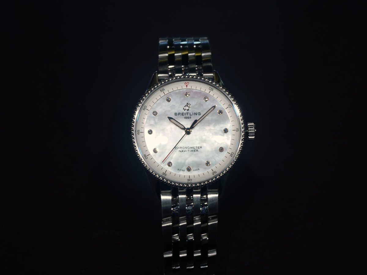 女性スタッフイチオシ⁉シェルを文字盤に使ったモデル2選をご紹介