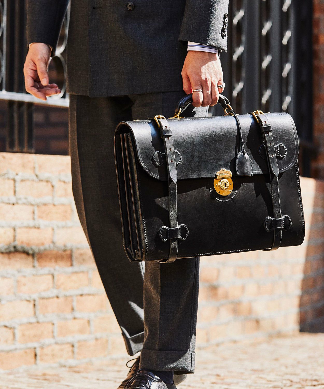 紳士に相応しい英国鞄｜グレンロイヤルのダレスバッグなどの完全受注