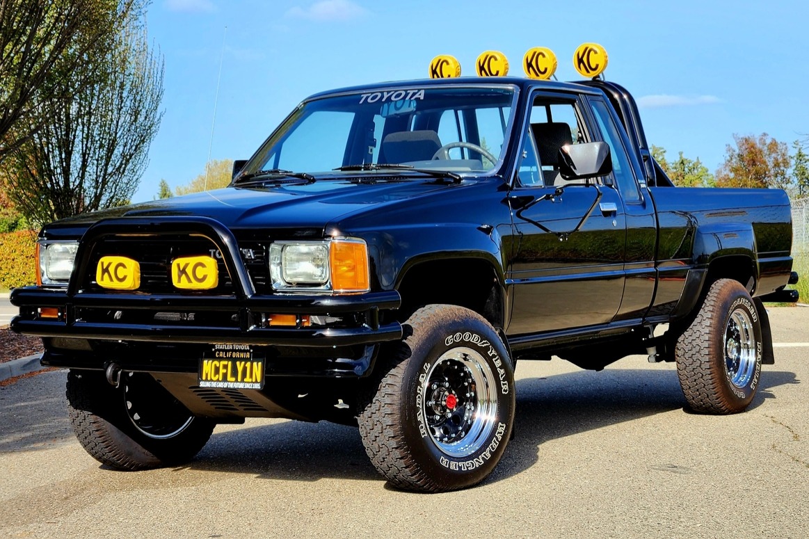 1987 Toyota Pickup XtraCab SR5 4×4 5-Speed for sale on BaT