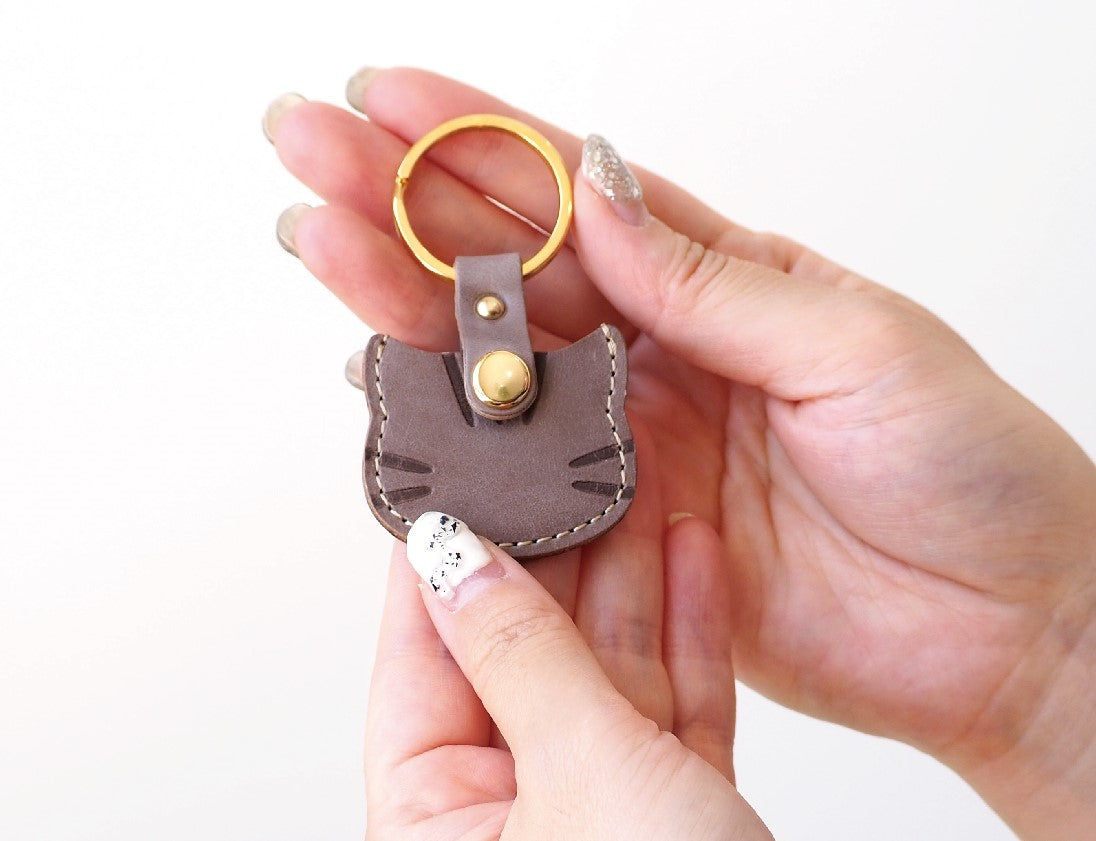 02207】500円玉が入るキーホルダー ねこ型 トラ柄 本革 – ニシカゼ