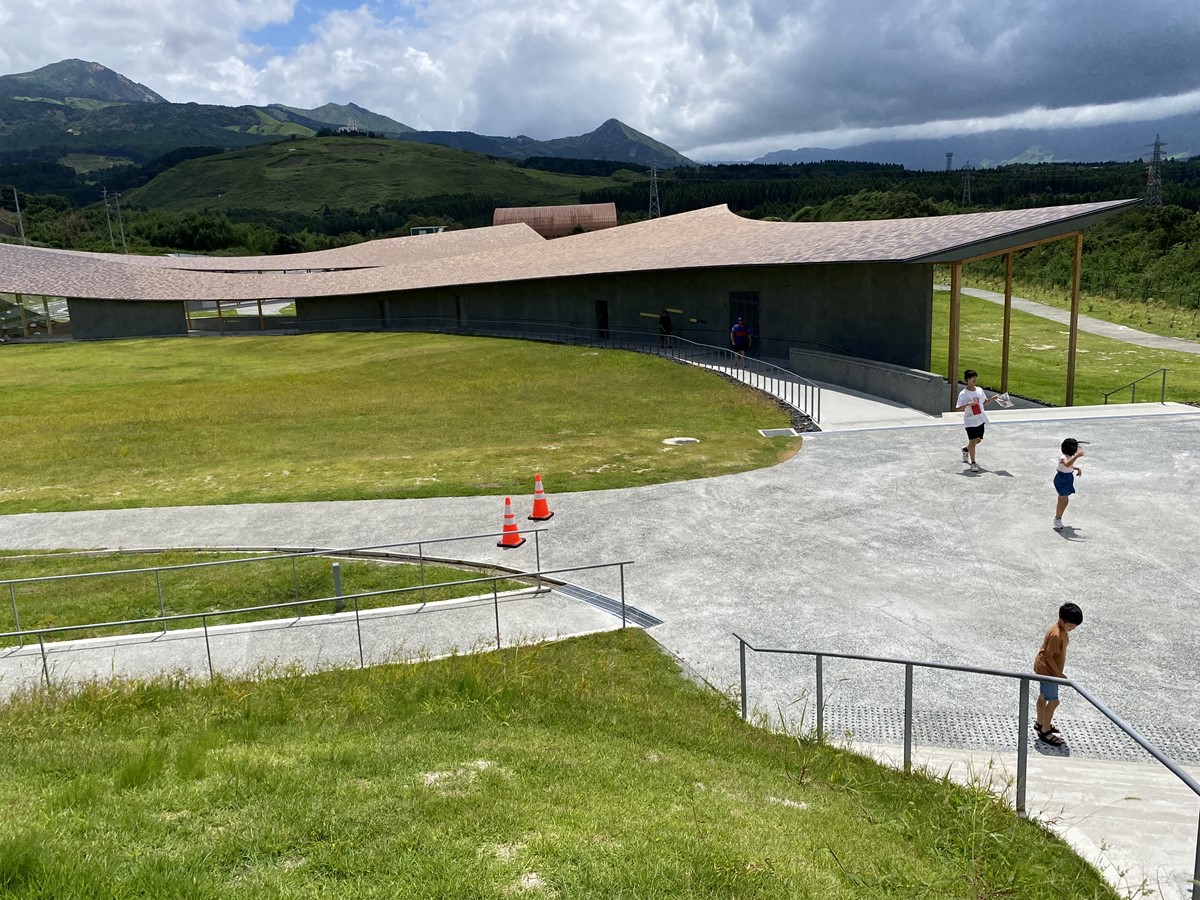 丹下健三を乗り越えた“柔らかい軸線”、o+hらの「熊本地震震災