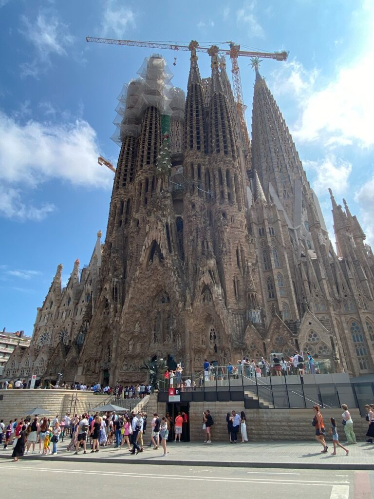 辰年に気合を入れる「ガウディ先生」の3大ドラゴンとその教え