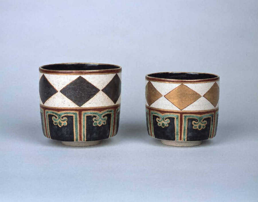 色絵金銀菱重茶碗 文化遺産オンライン