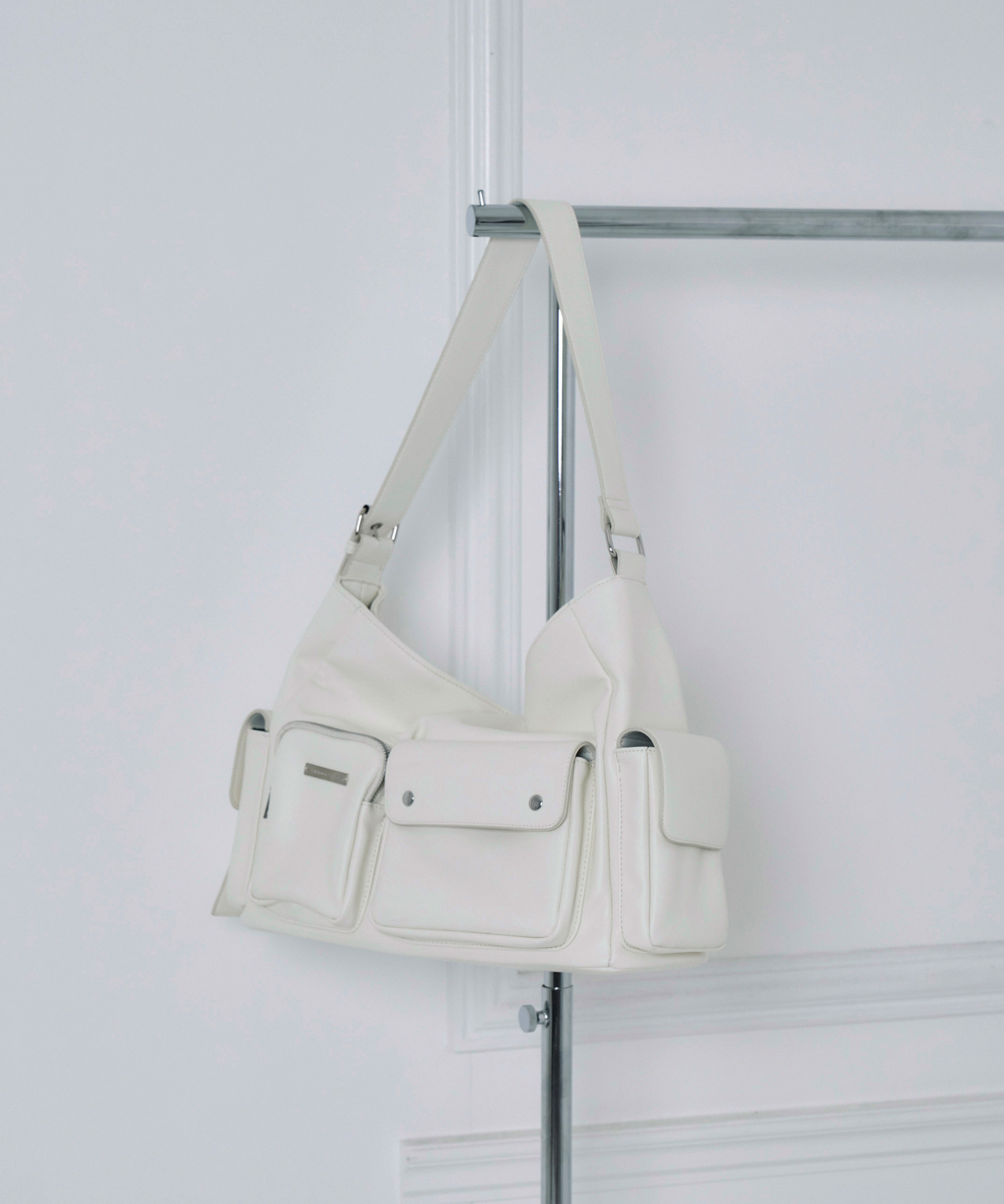 オックスロゴショルダーバッグ – BUNNY APARTMENT